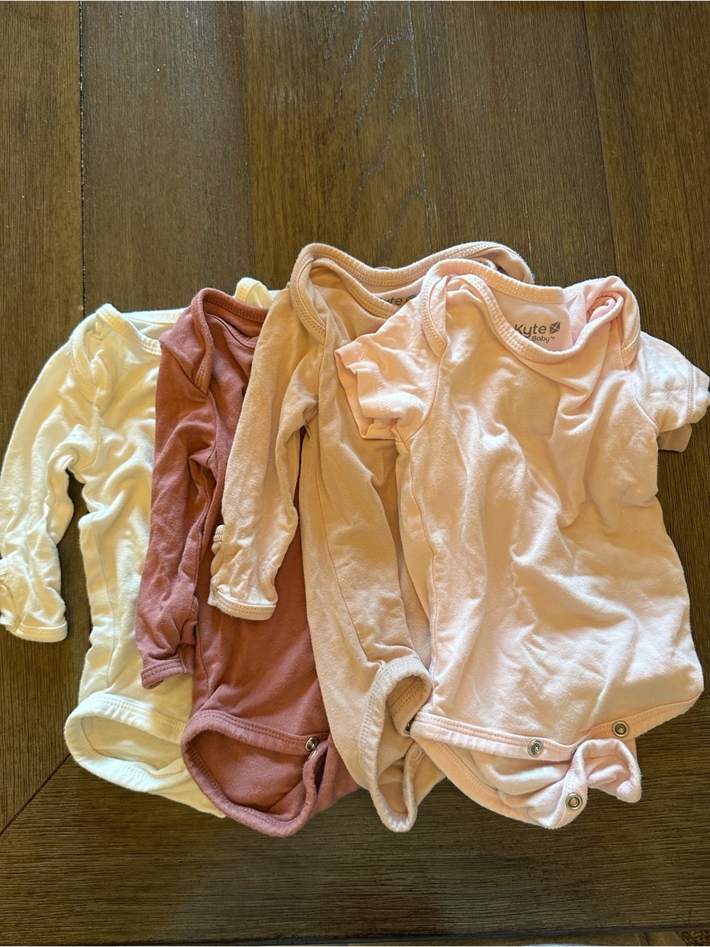 Kyte Baby onesie 4 piece NB bundle